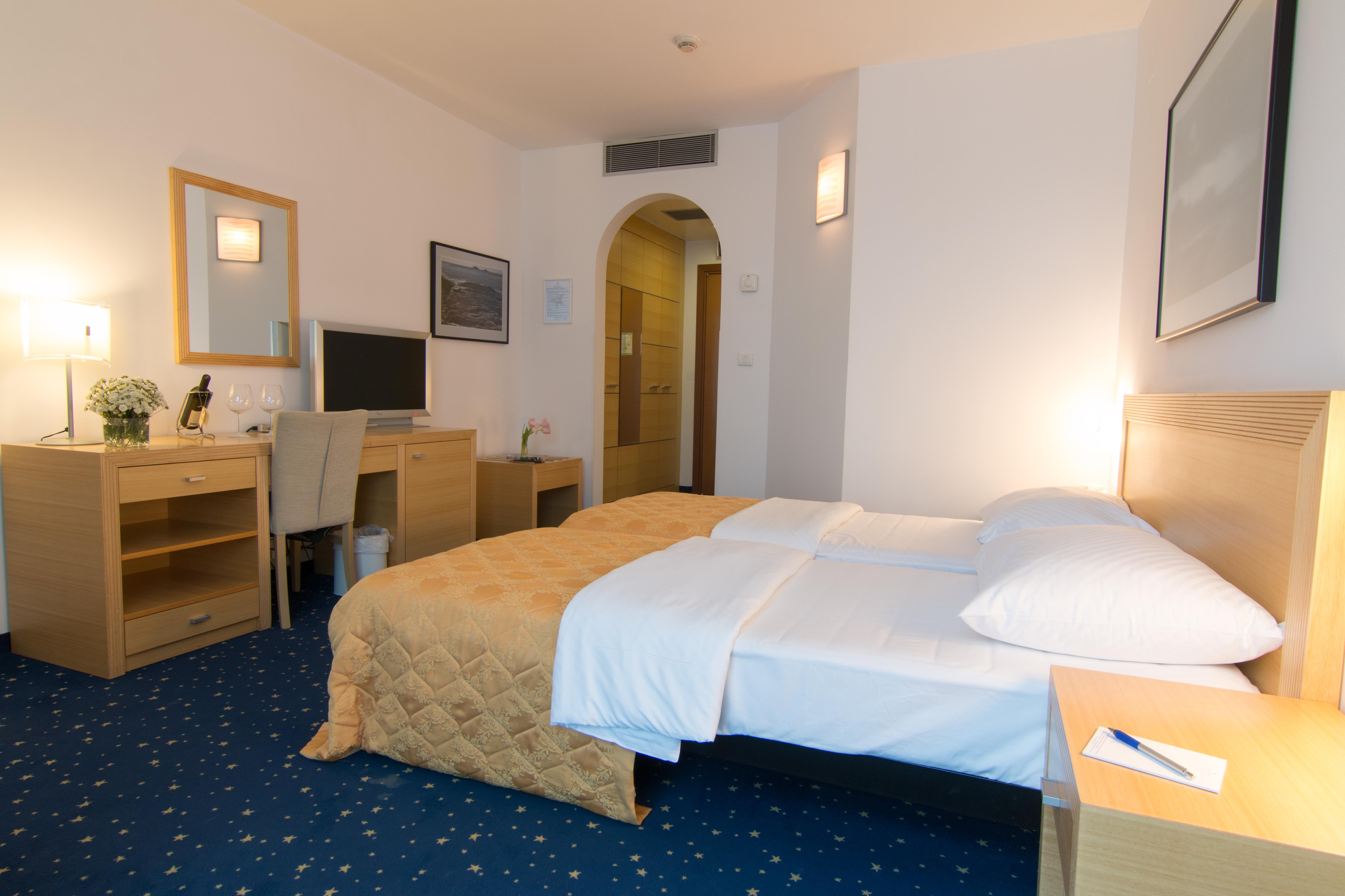 Hotel Blue Star Будва Екстер'єр фото