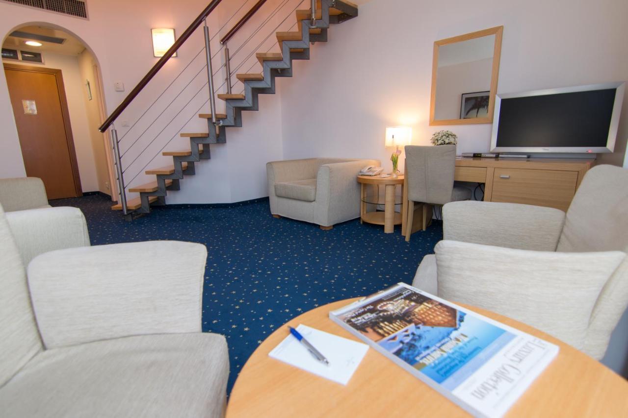 Hotel Blue Star Будва Екстер'єр фото