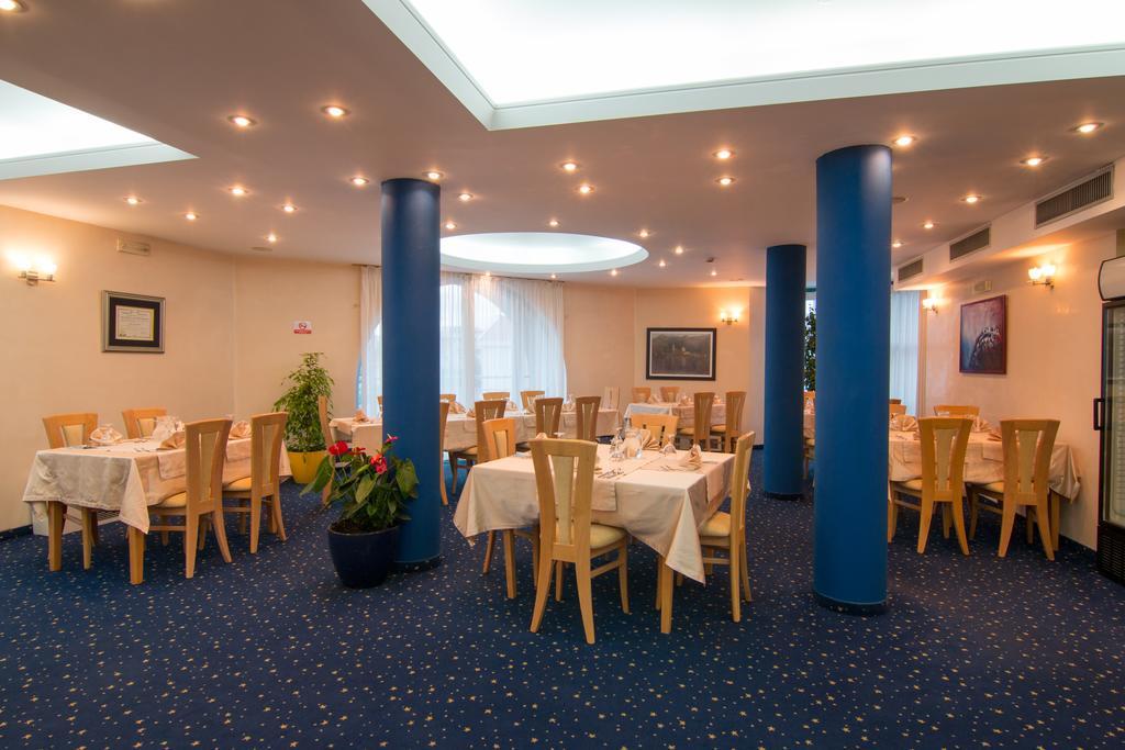 Hotel Blue Star Будва Екстер'єр фото